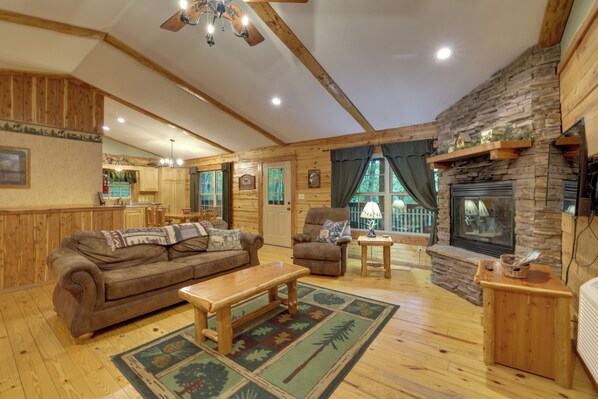Eureka Springs Vacation Rental | 1BR | 2BA | 1,500 Sq Ft | Stairs Required
