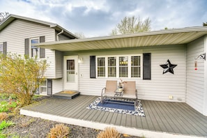 Property Exterior | Tri-Level Home | Spacious Yard