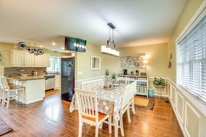 Dining Area/Kitchen | 1st Floor | Open Floor Plan | Keurig & Drip Coffee Makers