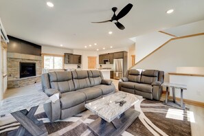 Living Room | Free WiFi | Central Heating & A/C | Smart TV | Main Floor