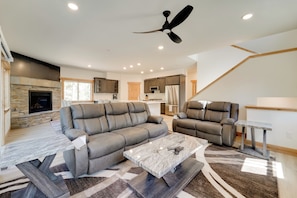 Living Room | Free WiFi | Central Heating & A/C | Smart TV | Main Floor