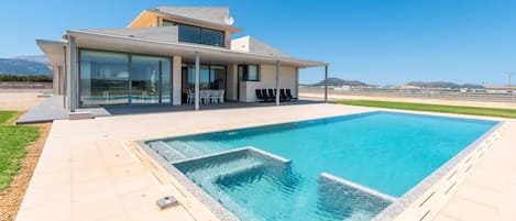 Holiday Home Swimming Pool