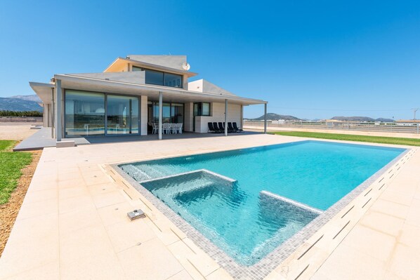 Holiday Home Swimming Pool