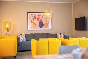 Wohnzimmer mit Smart TV