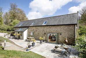 Dundridge Barn, Totnes: With an abundance of outside space, make the most of indoor-outdoor living
