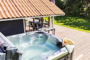 Bain à remous extérieur