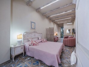 Wand, Möbel, Schlafzimmer, Bett, Interior Design, Flooring, Bettdecke, Fussboden, Bedding, Linens