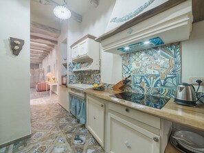 Interior Design, Flooring, Fussboden, Küche, Fliese, Decke, Countertop, Formen, Cabinetry, Design