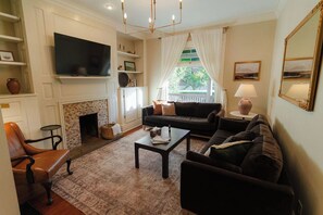 The living room directly across from Schiller Park. 