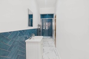 Captain's View, Whitby - Host & Stay