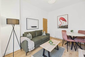 Captain's View, Whitby - Host & Stay