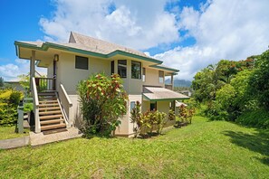 Beautiful Stand Alone Villa, Princeville