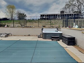 Private Heated Pool (Seasonal) + Relaxing Hot Tub