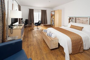 Bedroom with 2 Queen bed