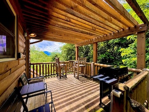 Porchside paradise! Unwind and soak in the stunning mountain views from this cozy deck.