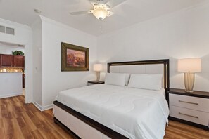 Our cozy Master Bedroom with King Sized Bed