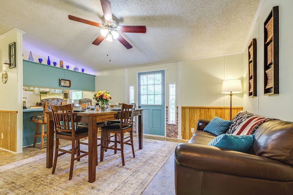 Lebanon Vacation Rental | 4BR | 2BA | 1,458 Sq Ft | 3 Steps Required