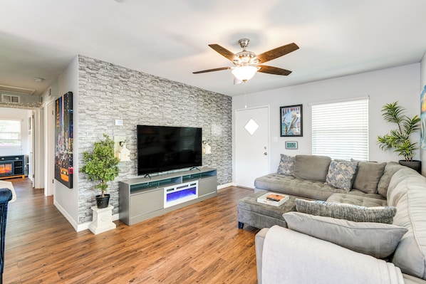 Fruitland Park Vacation Rental | 3BR | 1BA | 1 Step Required | 816 Sq Ft