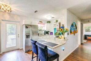Kitchen | Cooking Basics | Breakfast Bar