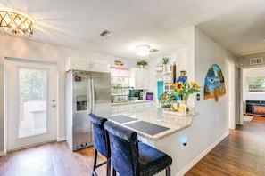 Kitchen | Cooking Basics | Breakfast Bar