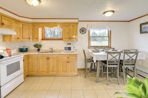 Kitchen & Dining Area | Single-Story House | Self Check-In