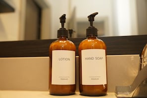 Bathroom amenities
