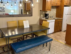 This cozy alpine condo features a full kitchen and a stylish dining area, perfect for family meals and gatherings.