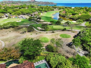 Golf course view, 10 minutes walk to the beach!