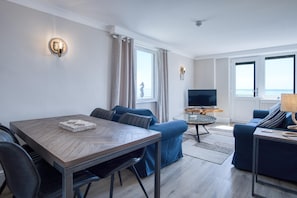 Waterfront 2 - 2 Bedroom Apartment - Wisemans Bridge (25485)