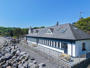Waterfront 1 - 1 Bedroom Apartment - Wisemans Bridge (25409)