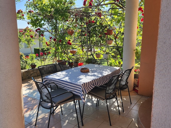 Outdoor dining