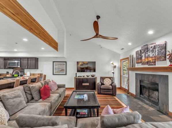 Living room 1: Main floor, wood-burning fireplace, Smart TV, large sectional sofa