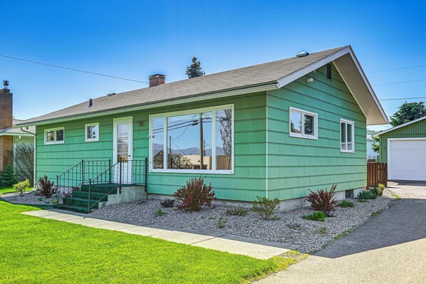 Polson Vacation Rental | 3BR | 1BA | Steps to Enter | 1,000 Sq Ft