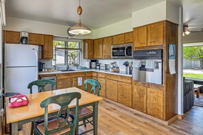 Dining Table | Kitchen