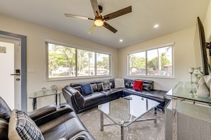 Living Room | 65” Smart TV | Free WiFi | Electric Fireplace