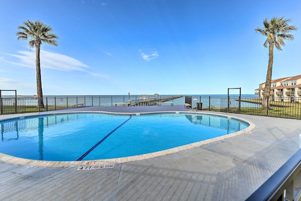 Rockport Vacation Rental | 2BR | 2BA | 1,560 Sq Ft | Stairs Required