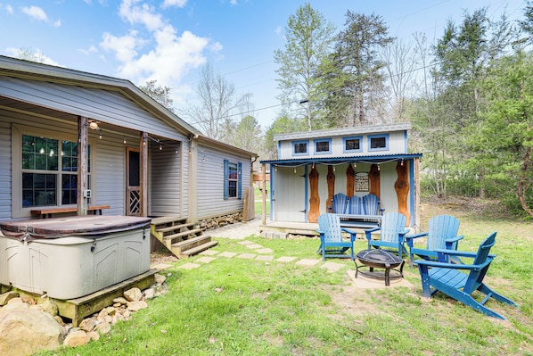 Sevierville Vacation Rental | 3BR | 2BA | 5 Steps to Enter | 1,848 Sq Ft
