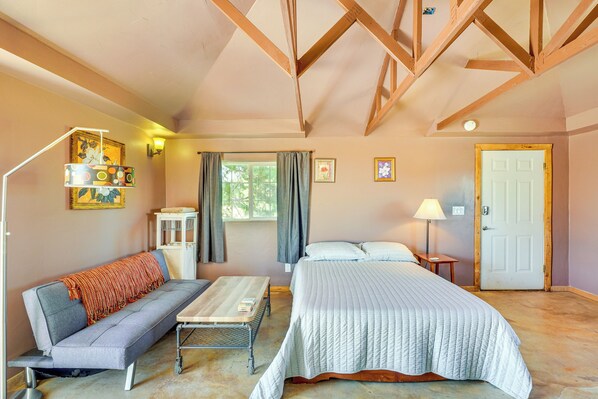 Hereford Vacation Rental | Studio | 1BA | 350 Sq Ft | Small Step to Enter