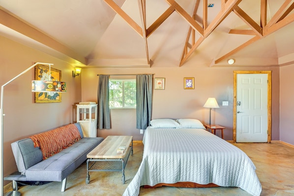 Hereford Vacation Rental | Studio | 1BA | 350 Sq Ft | Small Step to Enter