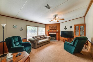 Living Room 2 | Fireplace | Central A/C & Heating | Free WiFi | Smart TV