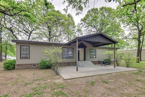 Exterior | Outdoor Dining Area | Keyless Entry | Single-Story Home