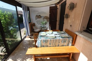 屋外ダイニングエリア