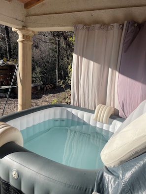 Bain à remous extérieur