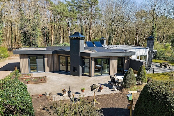 Außenseite Ferienhaus [Sommer]