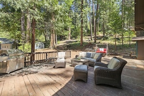 Gather on Nana’s deck for fresh air and good company—complete with cushy seating and plenty of room to relax, dine, or stargaze.