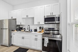 Fully equipped kitchen with high quality granite countertops.