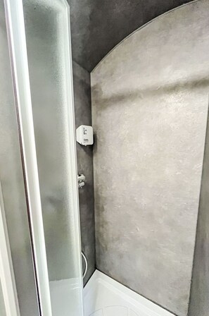 Floor, Plumbing Fixture, Plumbing, Bathroom, Tile, Plaster