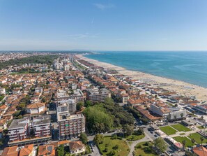 Daytime, Urban Area, Residential Area, Horizon, Landscape, Bird'S-Eye View, Metropolitan Area, Urban Design, Human Settlement, Suburb