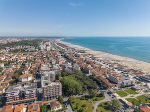 Daytime, Urban Area, Residential Area, Horizon, Landscape, Bird'S-Eye View, Metropolitan Area, Urban Design, Human Settlement, Suburb