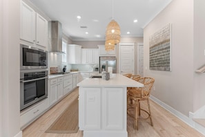Kitchen with Breakfast Bar